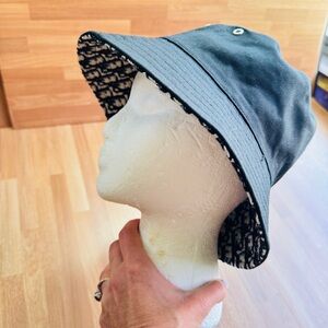 Black and white bucket hat